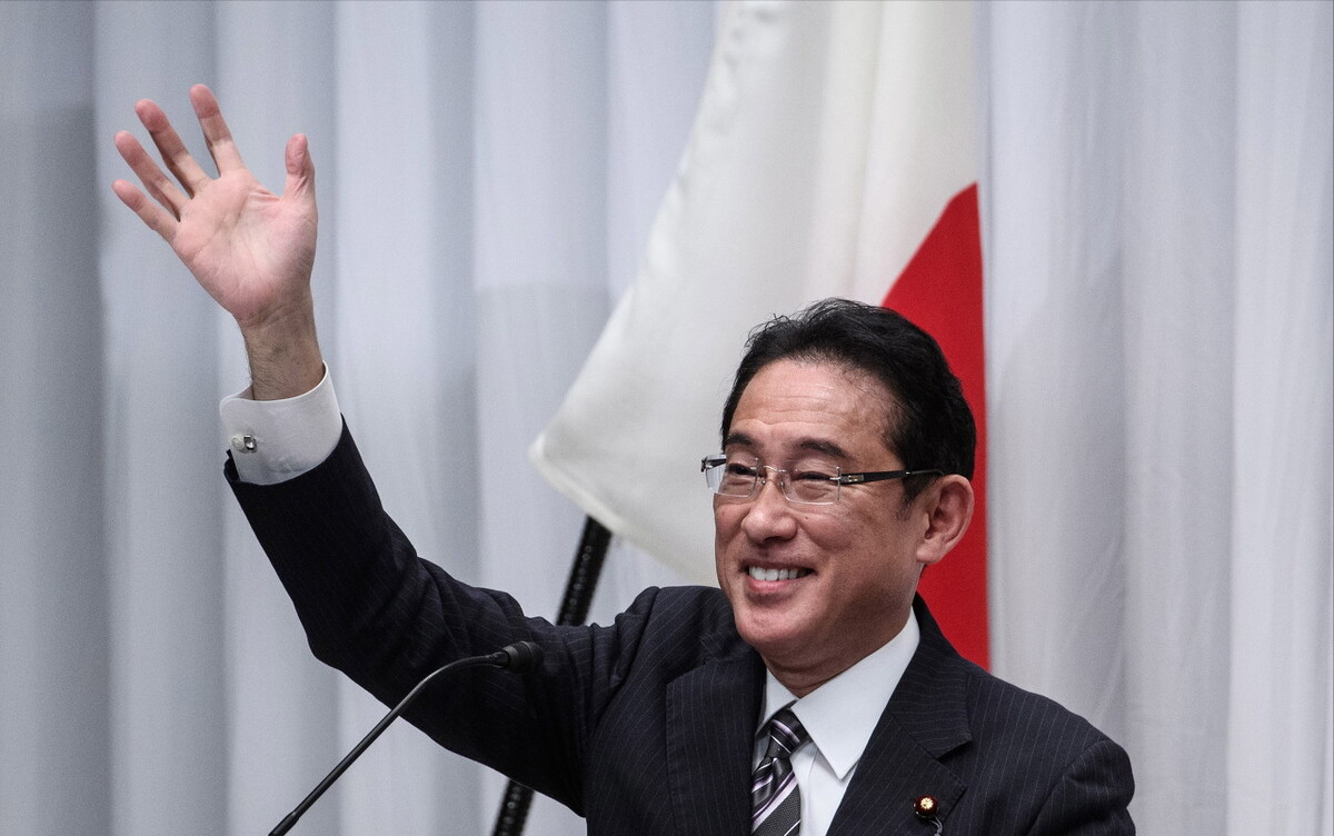 岸田文雄很强硬，表示先还四岛再签条约，普京下令导弹射向<a href=