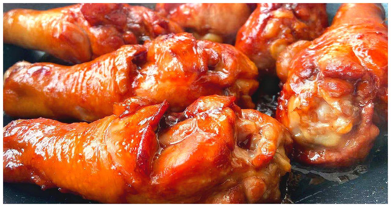 孩子们喜欢吃的红烧鸡腿色泽红润鲜嫩多汁怎么吃也吃不够