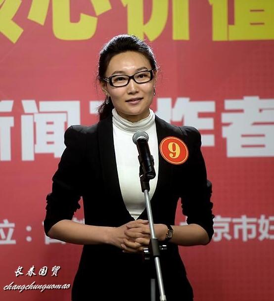 43岁李梓萌素颜照曝光,气质优雅温婉端庄,不化妆时她长这样