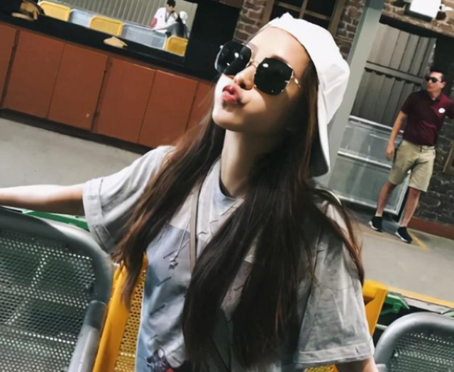 变形记巨婴刘思琦16岁吃饭靠喂出行宾利护驾现状怎样