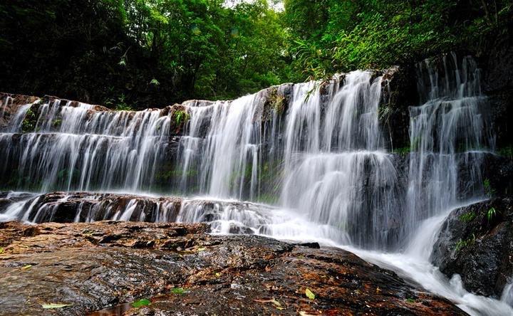 广西横县九龙瀑布