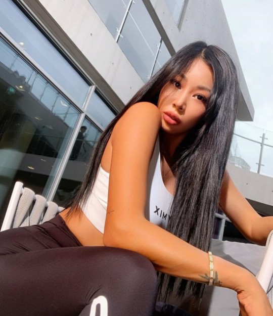 韩国女歌手jessi社交网站发照秀火爆身材