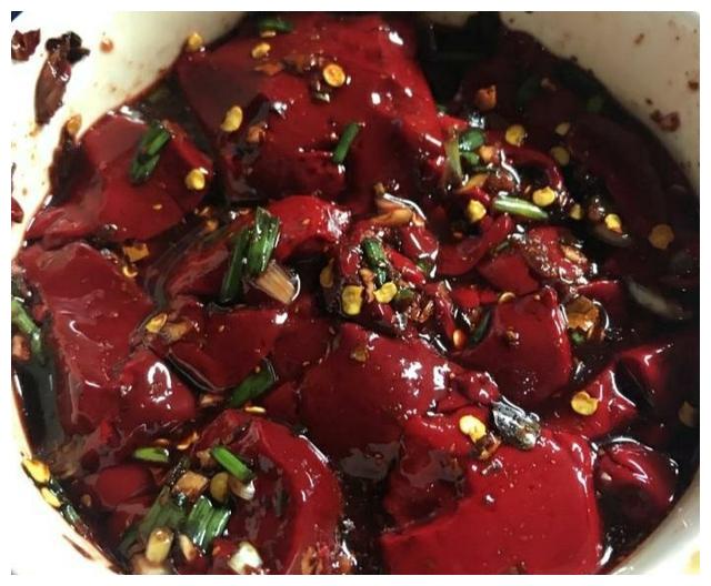 云南大哥招待贵客,精心准备10道菜,客人看半天不敢动筷子__财经头条