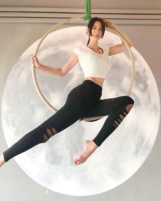 克拉拉李成敏美丽地秘诀是空中瑜伽?完美塑造的身材