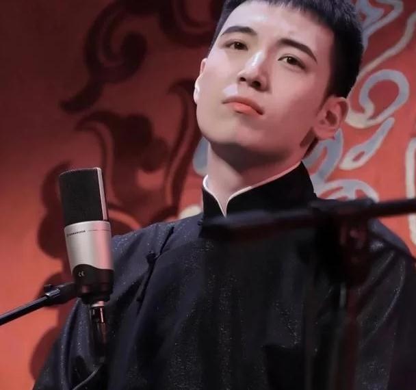 如今,《德云斗笑社》终于要播出了,德云社粉丝们开心了,既是粉丝们的