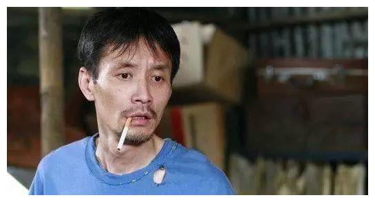 他28岁考上中戏,低调演戏18年无流言,娶小7岁娇妻恩爱多年