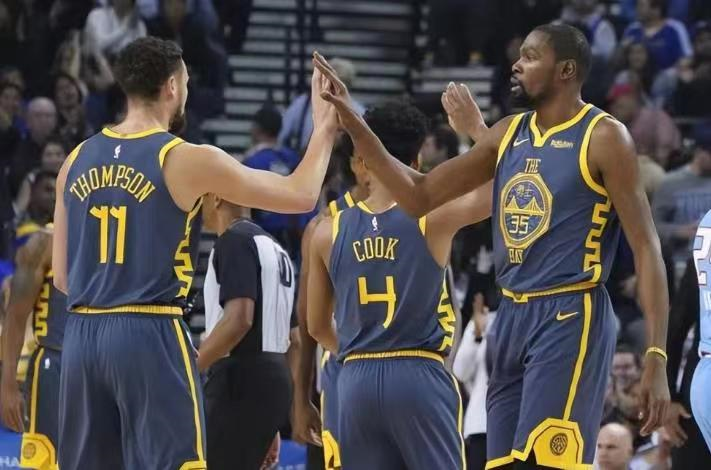 有无KD区别有多大?汤普森力挺KD:他对勇士的重要性不可替代!休闲区蓝鸢梦想 - Www.slyday.coM 有无KD区别有多大?汤普森力挺KD:他对勇士的重要性不可替代!休闲区蓝鸢梦想 - Www.slyday.coM