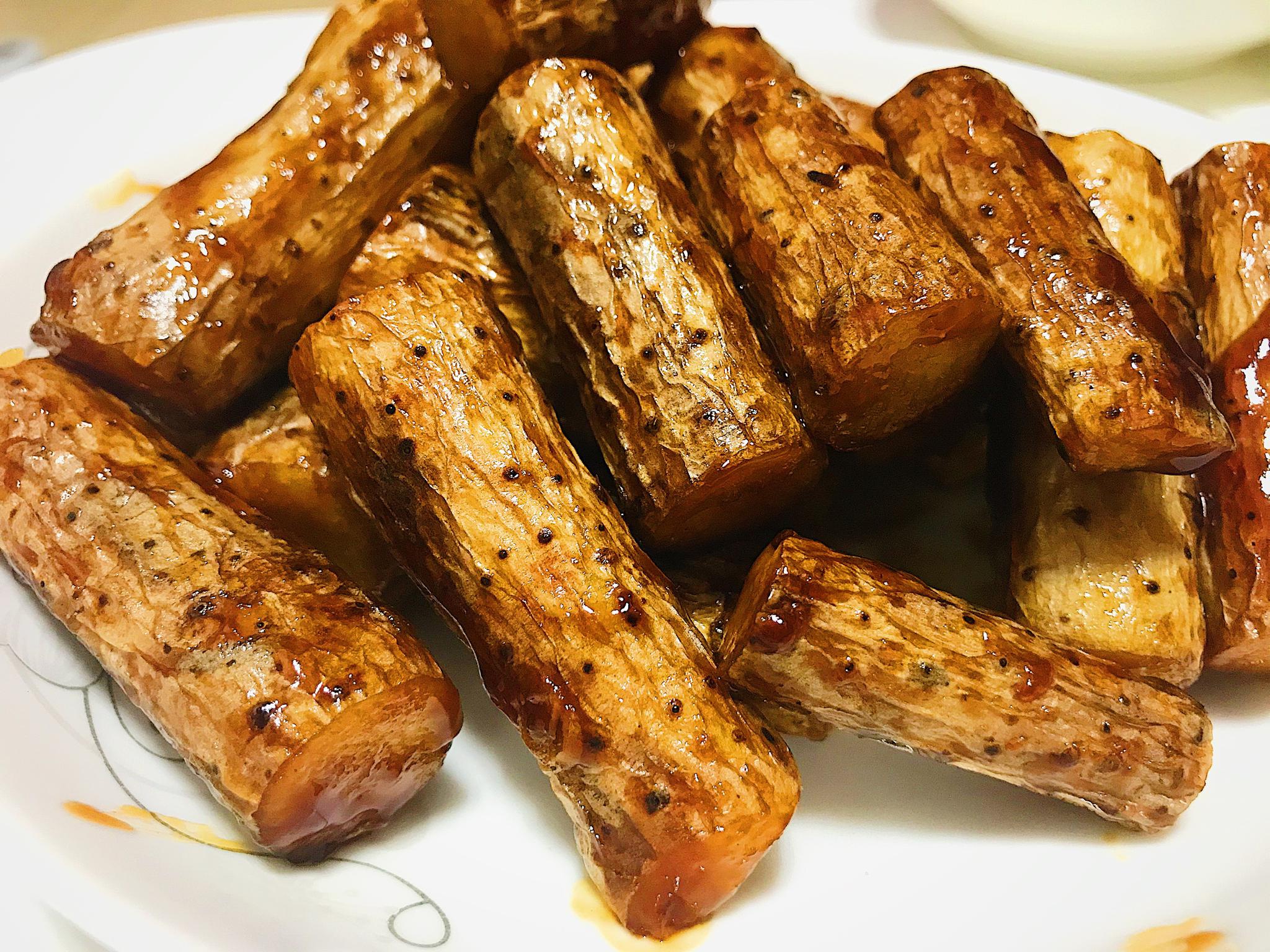 想尝尝山药的另类做法吗红烧铁棍山药焦糖口感真是太好吃了