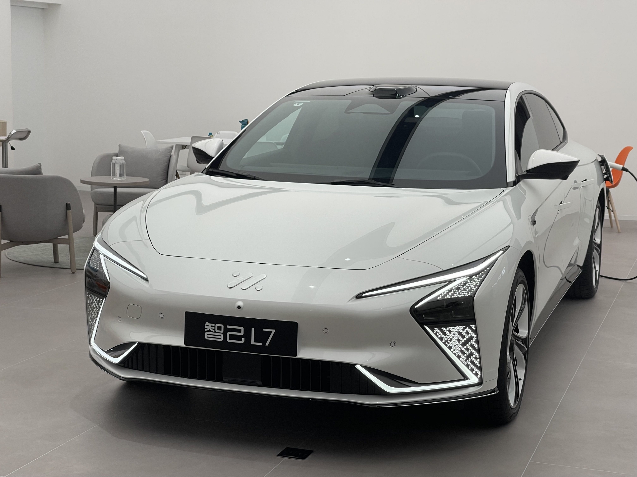 瑕瑜互见的初生牛犊——智己l7试驾体验-新浪汽车