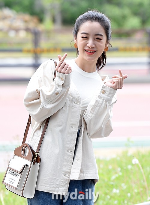 韩国女艺人慧琳京畿道高阳市参加电视节目录制_高清图集_新浪网