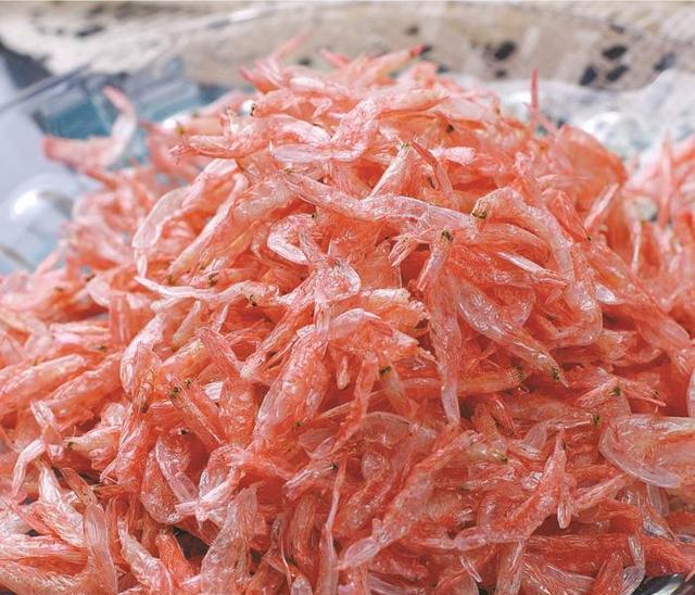 白色虾皮和红色虾皮哪个营养更高?原来差别这么大,不要选错了!