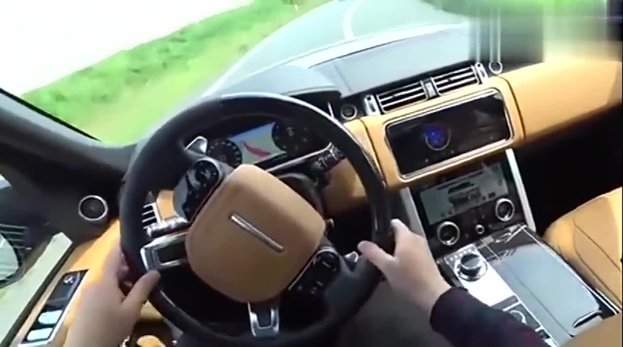 在路上驾驶一辆路虎揽胜的感觉每一个男人应该都想试试