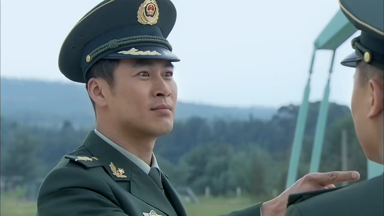 铁血雄心:小伙看出队友失恋,没想到朋友调侃他,让他生气不已!