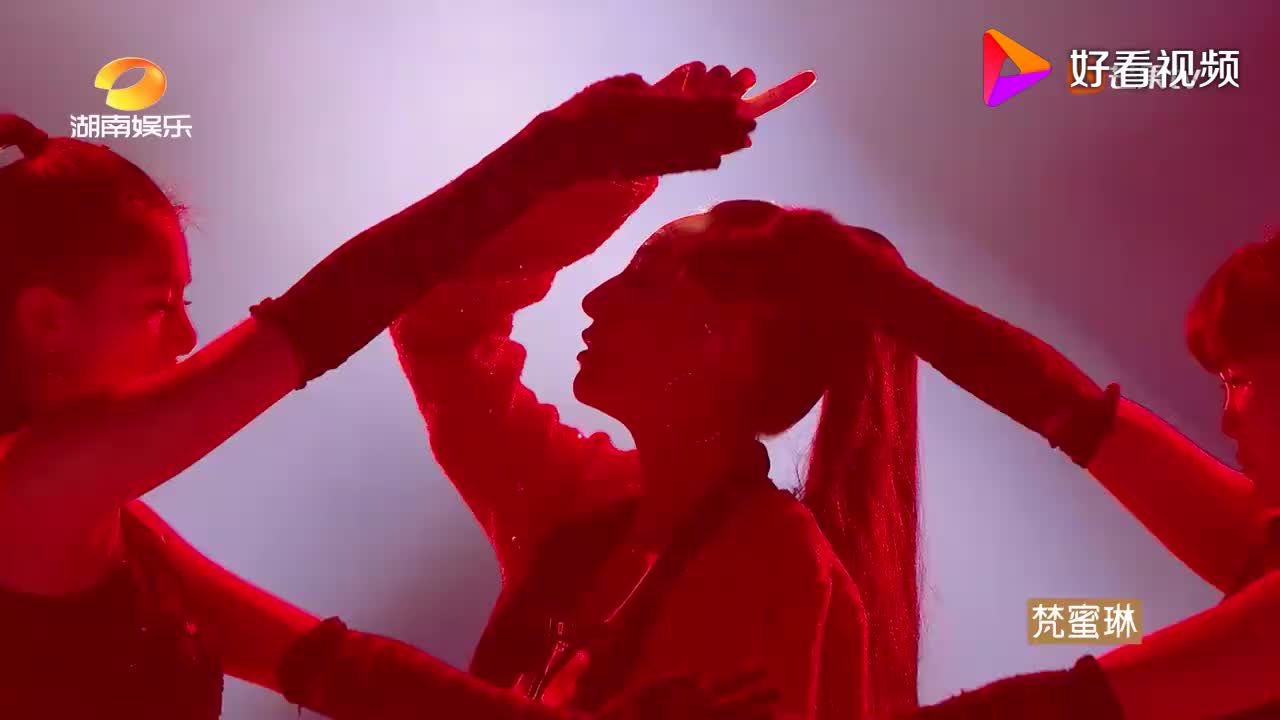 宁静唱《flow》点燃全场,舞蹈rap一气呵成,张雨绮坐不住了!