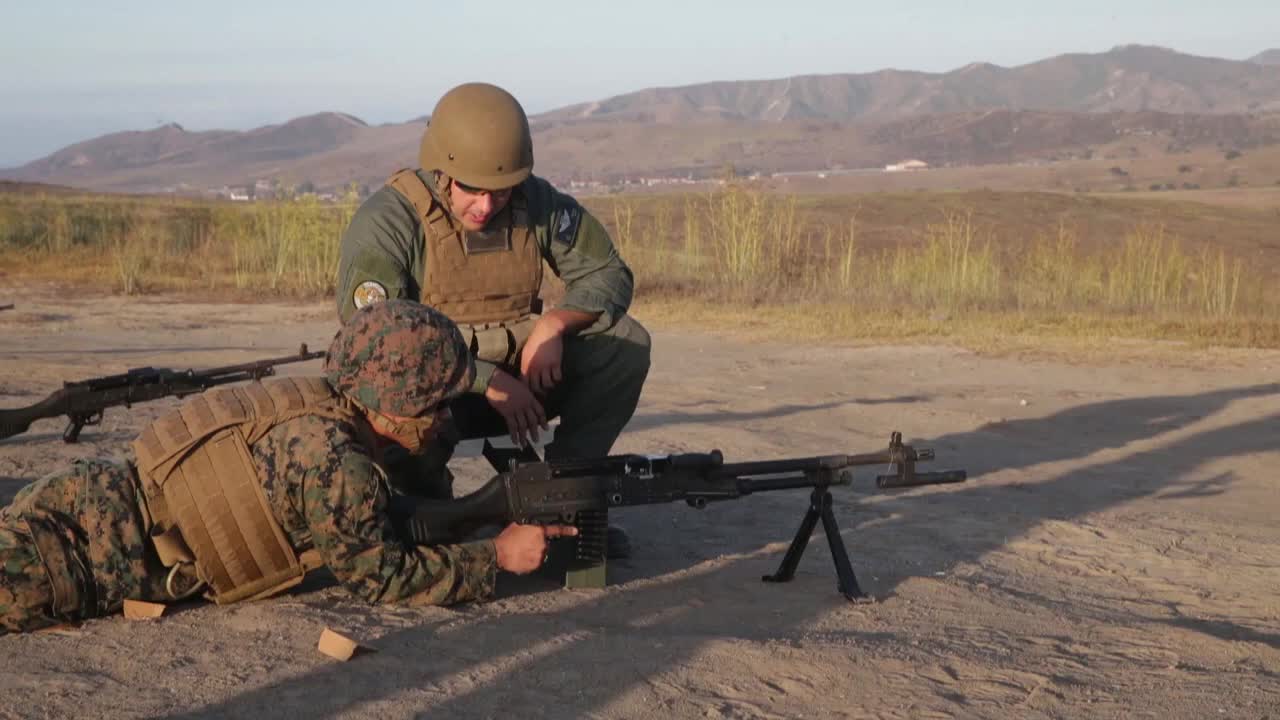 美国海军陆战队重机枪训练