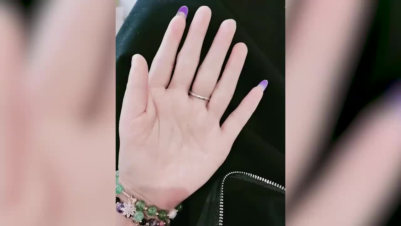 安徽一女子天生12根手指自嘲六指琴魔,网友:抓痒痒能多挠一道