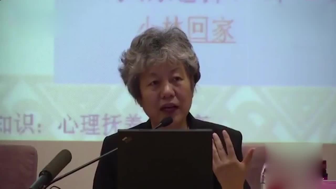 为您推荐: 李玫瑾教授开讲啦,一起来听听吧,选择不喜欢但挣钱的专业