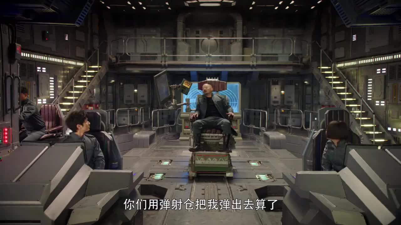 舰长为了躲老婆把自己塞进宇宙飞船的弹射仓,弹出去就回不来了