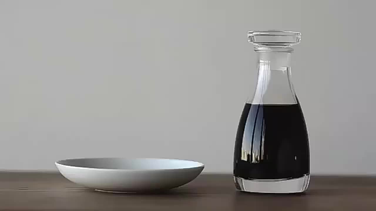 日本设计师设计的酱油瓶,看到最后一滴留回瓶内,太治愈了