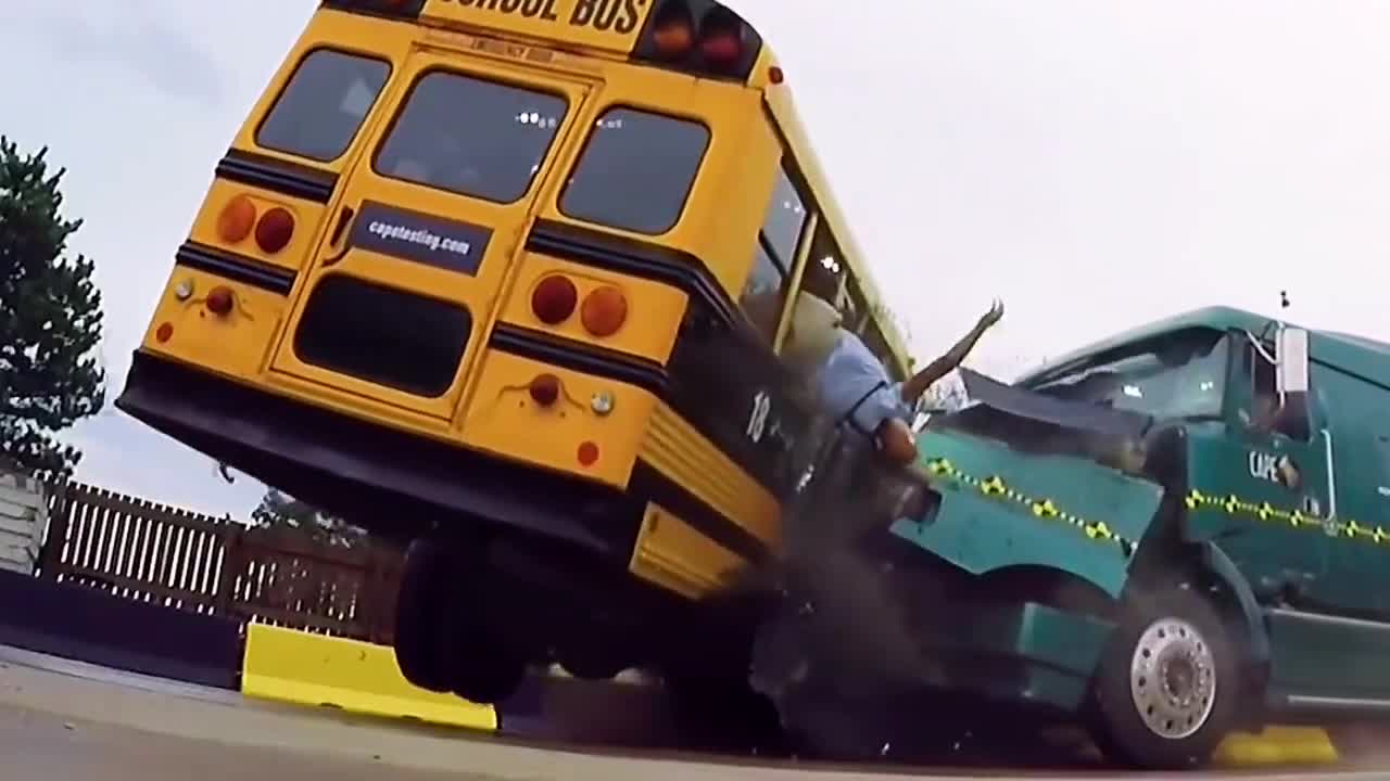 美国c型校车碰撞测试希望我国