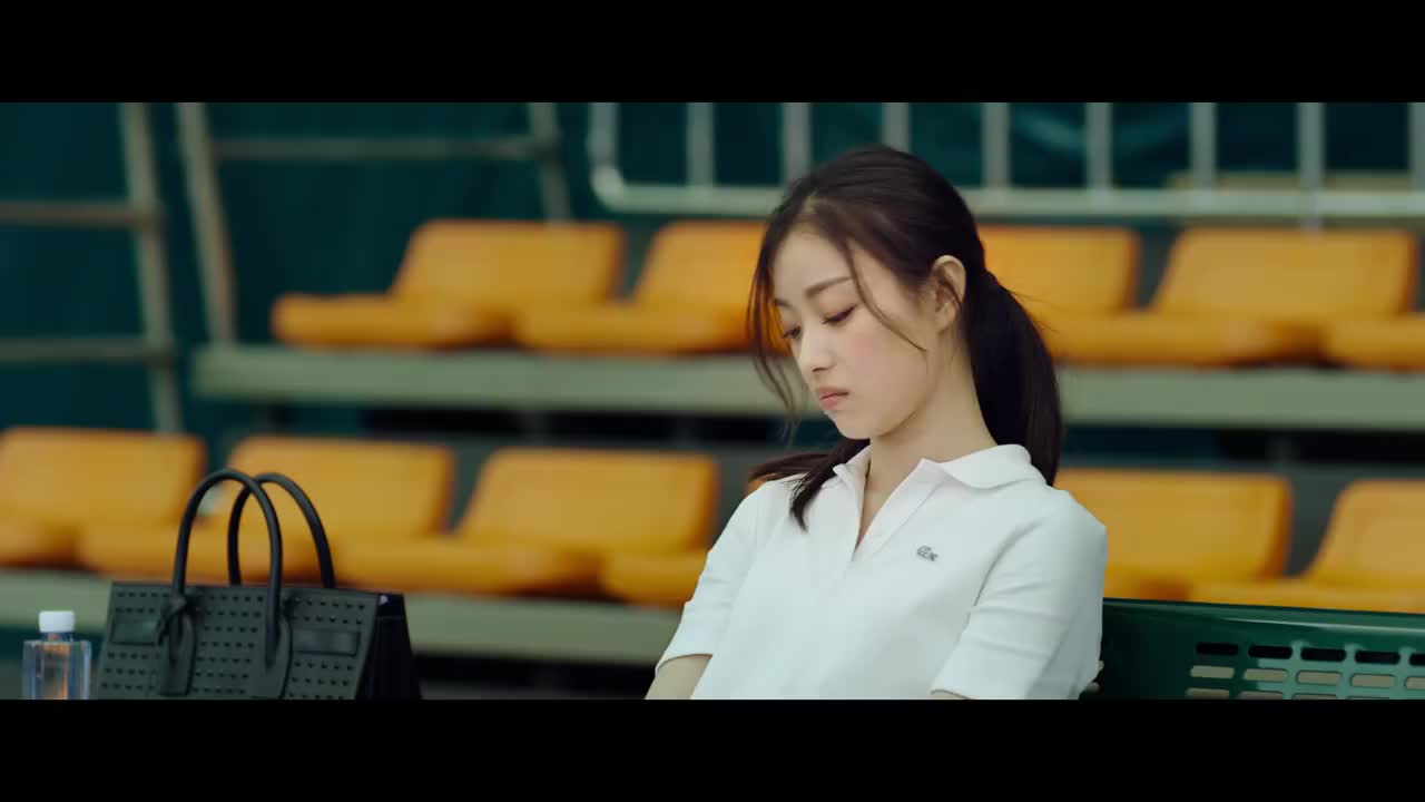 28岁未成年闺蜜说小凉夏坏话结果小凉夏全听见了