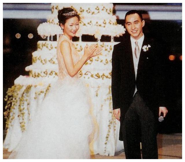 面对赌王6亿创业资金,何猷龙分文不动,在罗秀茵帮助下开创传奇