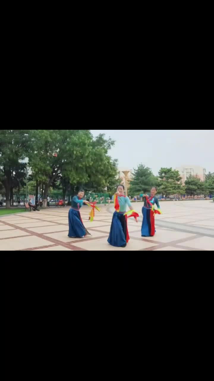 蒙古族筷子舞《两座山》柳岸桥影舞蹈队表演旋律动听舞步整齐好看