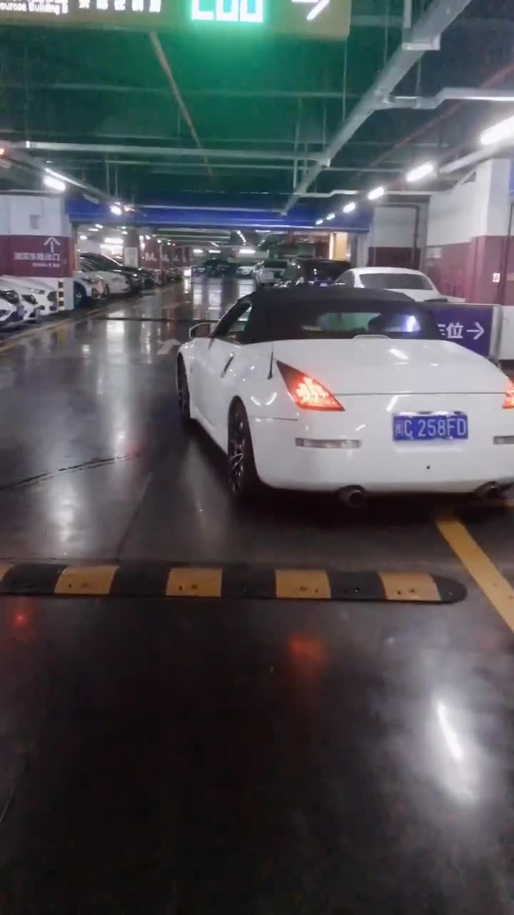 视频：日产漂移神器敞篷版350z