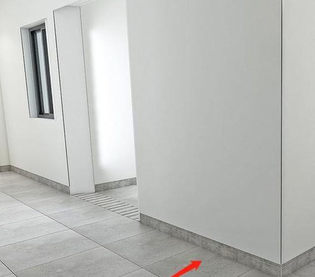 新房装修踢脚线如何来选灰色瓷砖如何配踢脚线看