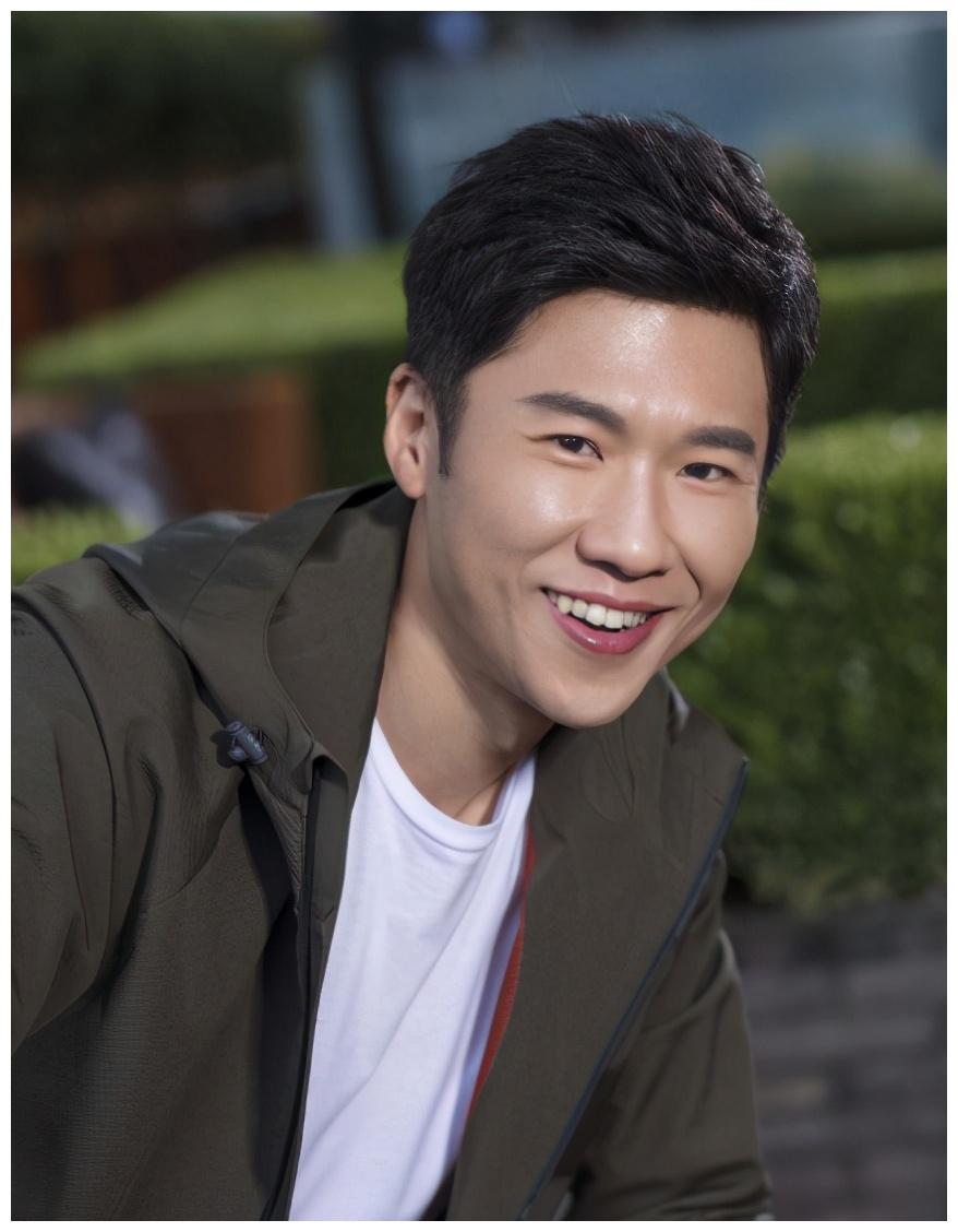 王骁为追演员梦做14年配角因法之名凭演技获赞不靠背景