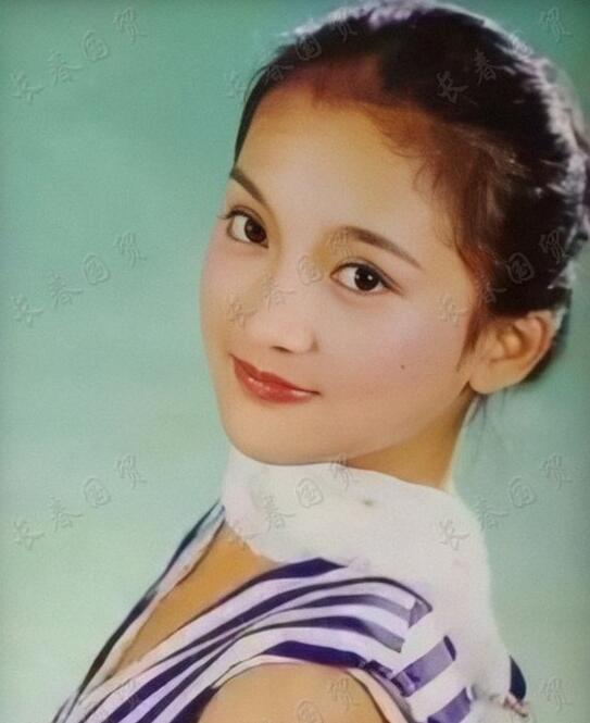 周迅30年前旧照曝光,五官精致模样清纯甜美