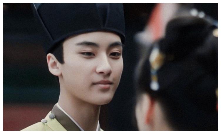 的小配角,如今一人演红怀吉,一人演火郝小强|微微一笑很倾城|章涛