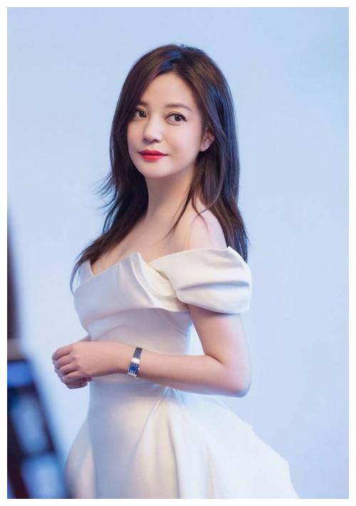 又传婚变?弃同居3年的百亿富豪,嫁给二婚黄有龙,赵薇曝出新况