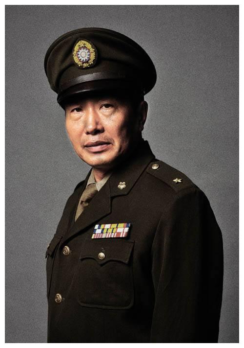 杜源毕业于中央戏剧学院,也算得上是科班出身了,也是我国著名的演员之