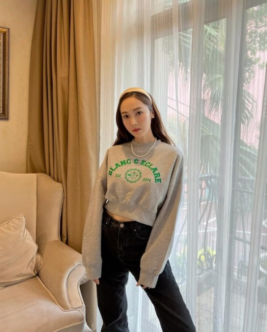 韩国女艺人jessica社交网站发近照秀美貌