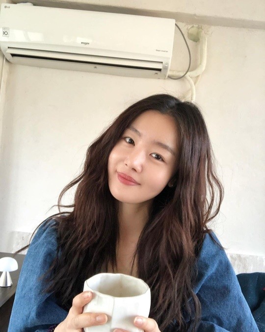 韩国女星韩善花sns发近照 淡妆皮肤白里透红
