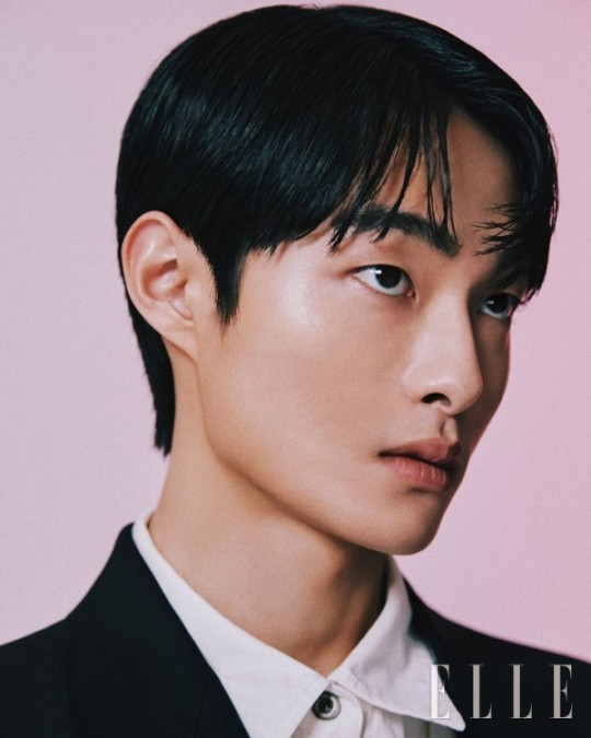 韩国艺人尹灿荣最新《elle》杂志写真曝光__财经头条