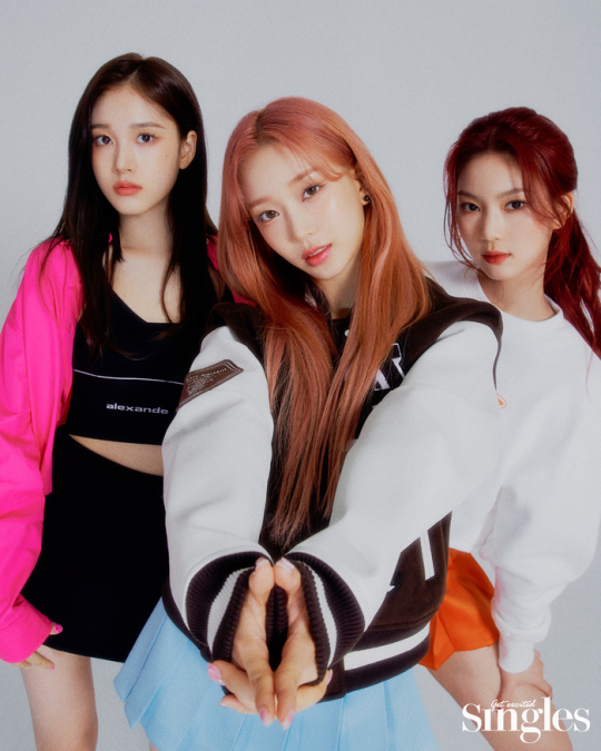 韩国女团stayc最新杂志写真曝光|女团|杂志|韩国_新浪新闻