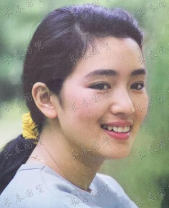 巩俐刚成名时青涩旧照曝光网友这才是真正的纯天然美女