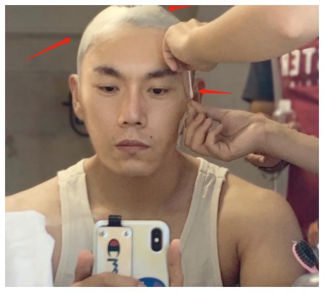 《隐秘的角落》秦昊秃头太真实,随后发博证实,粉丝:秃也没关系