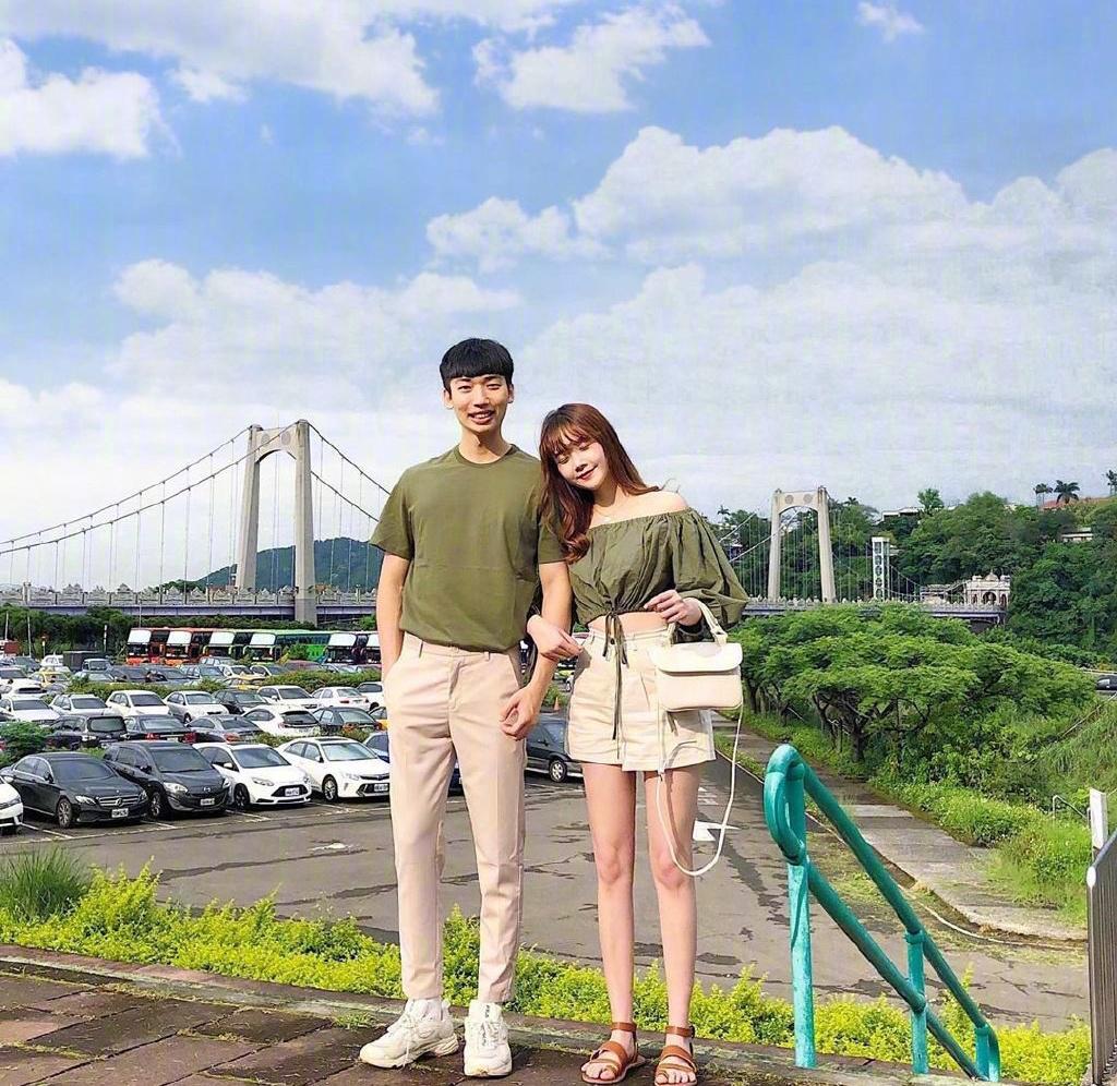 情侣装别瞎穿,韩国女生示范别样情侣装,温馨浪漫又吸睛