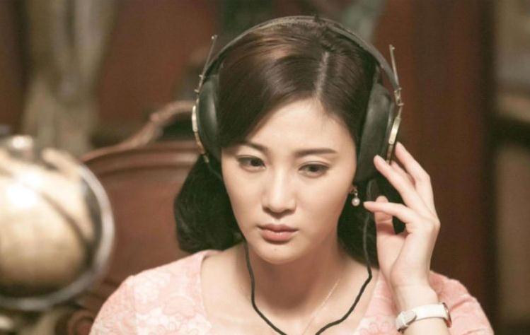 她被称为"最美军花",曾跟吴京演情侣,脱下军装美艳惊人!