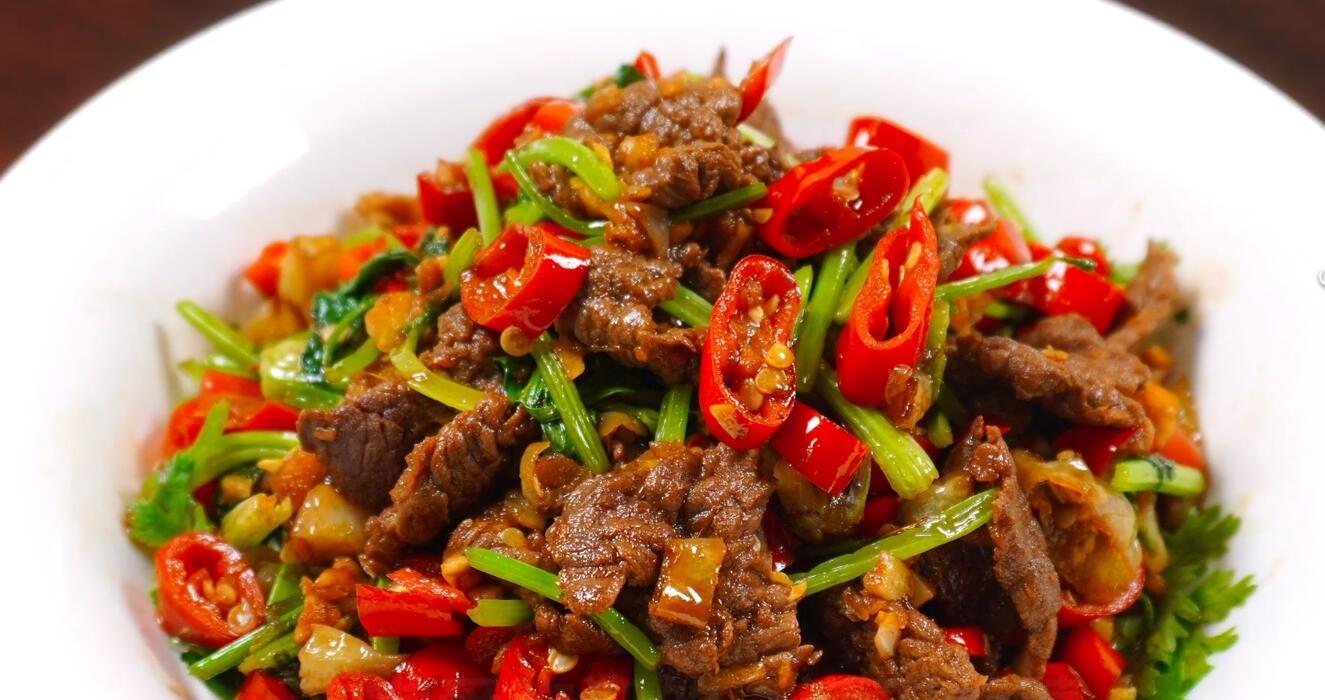 教你做家常小炒牛肉肉质嫩滑不柴鲜香下饭做法简单一看就会