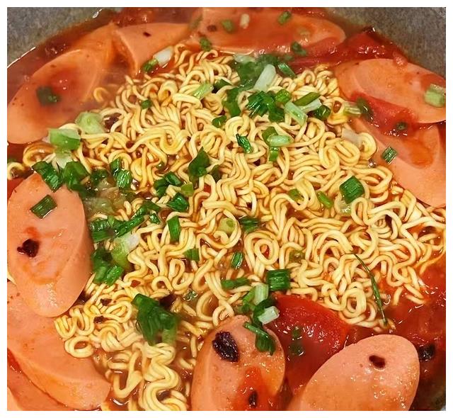 泡面的神仙吃法番茄煮泡面