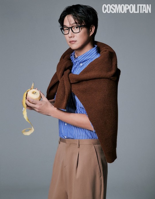 韩国歌手成时京最新杂志写真曝光