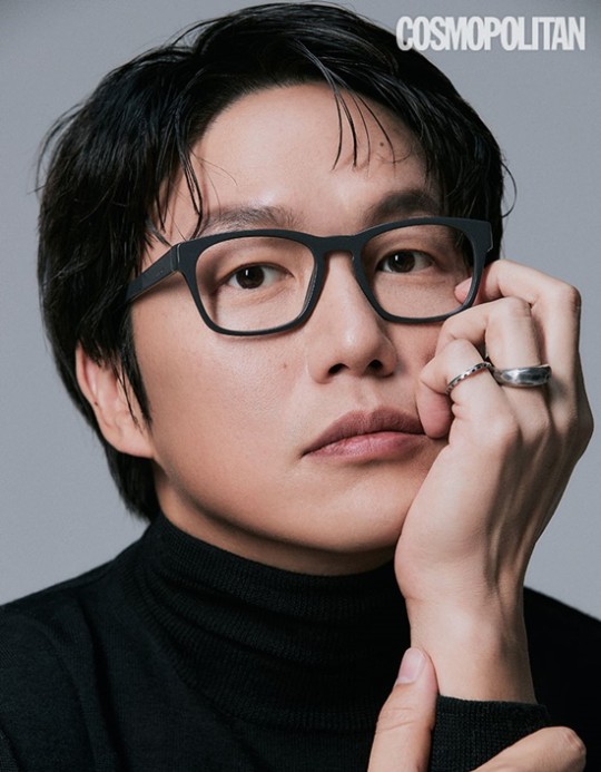 韩国歌手成时京最新杂志写真曝光