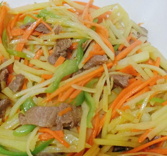 炒三丝,不仅做法简单,味道也是不错的!