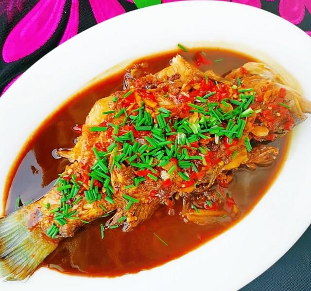 剁椒鲈鱼,鱼肉鲜美,香辣可口|鲈鱼|剁椒|芊芊_新浪新闻