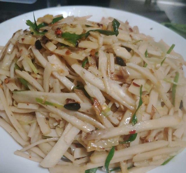 酸辣芋头丝,酸辣开胃,做法简单