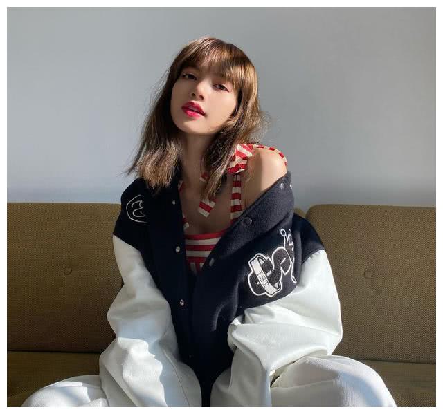 韩国女团blackpink成员lisa晒美照身材高挑被称为人间芭比